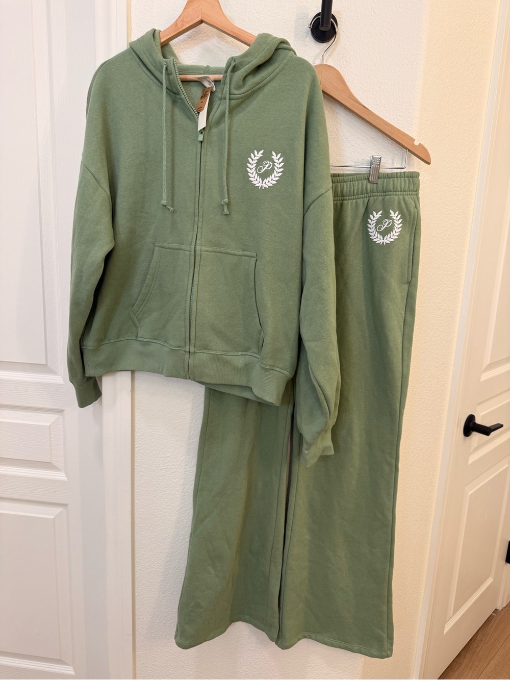 Victoria's Secret Pink Full Zip Hoodie + Wide Leg Pant Set Green M - NWT